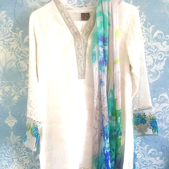 3 piece white  Shalwar Kameez - Picture 1 of 2